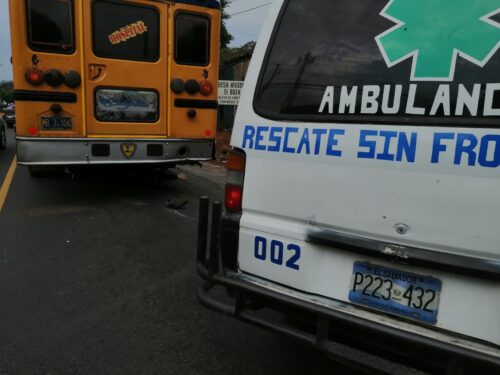 Motociclista resulta lesionado al impactar contra un bus en Santa Ana