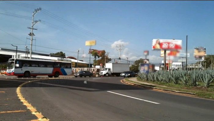 Accidente sobre Redondel Monseñor Romero (frente a Metrocentro Santa Ana), julio 2021.