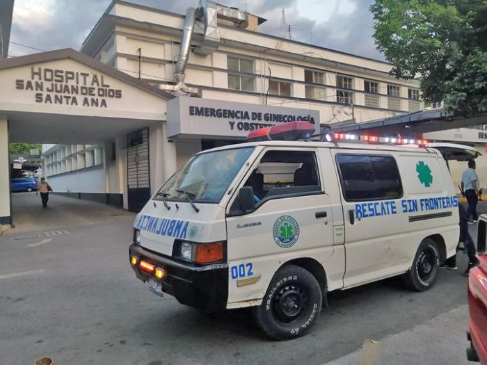 Unidad 002 de Rescate Sin Fronteras, en Hospital Nacional San Juan de Dios, Santa Ana.