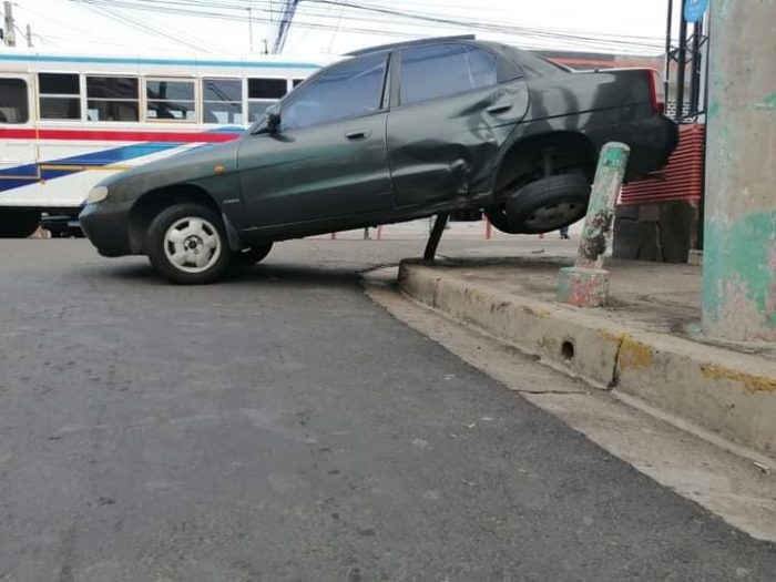 Accidente en 9a Calle Oriente, Santa Ana, El Salvador.  8 de junio 2022