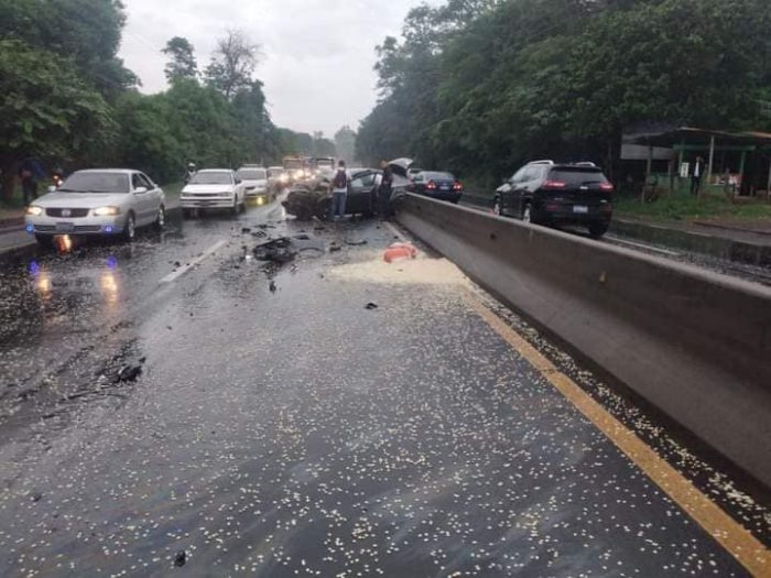 Accidente de tránsito, Carretera Panamericana/ctón. Las Aradas, Santa Ana. 30 de mayo 2022.