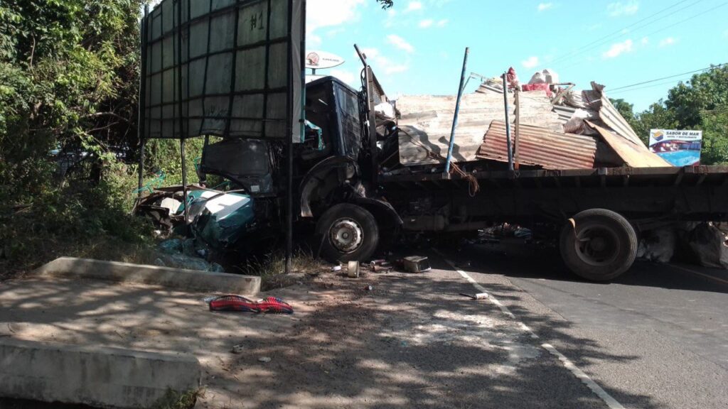 Accidente de tránsito deja un fallecido y varios lesionados en el desvío a Conchalío, La Libertad