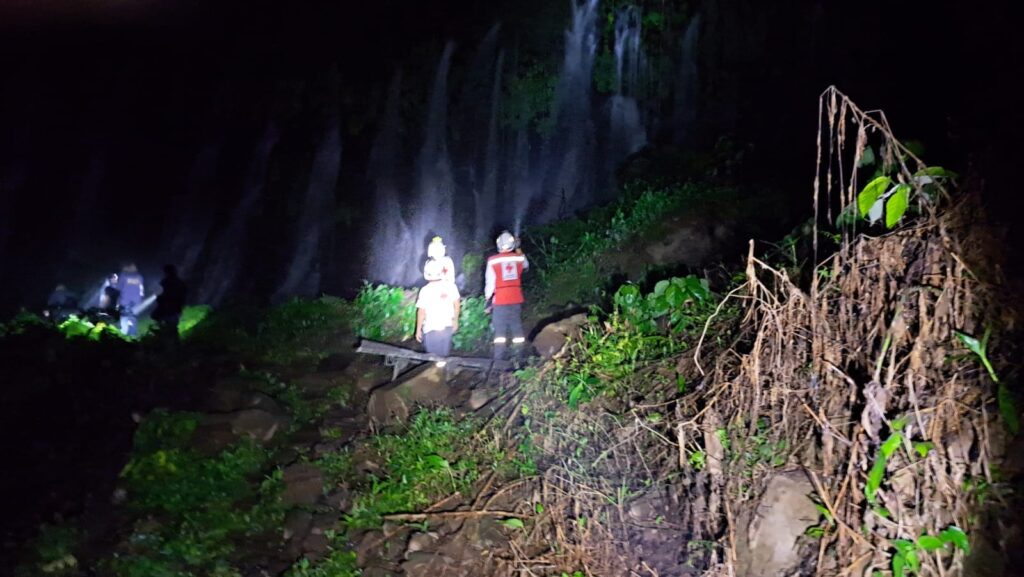 Mujer muere al caer a un precipicio en zona de Los Chorros de la Calera, Juayúa, Sonsonate. Marzo 2023