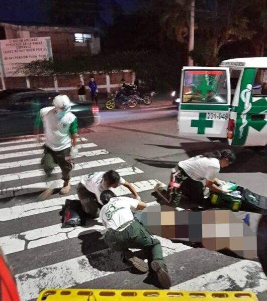 Motocicleta explota tras accidente en Avenida Bernal, San Salvador