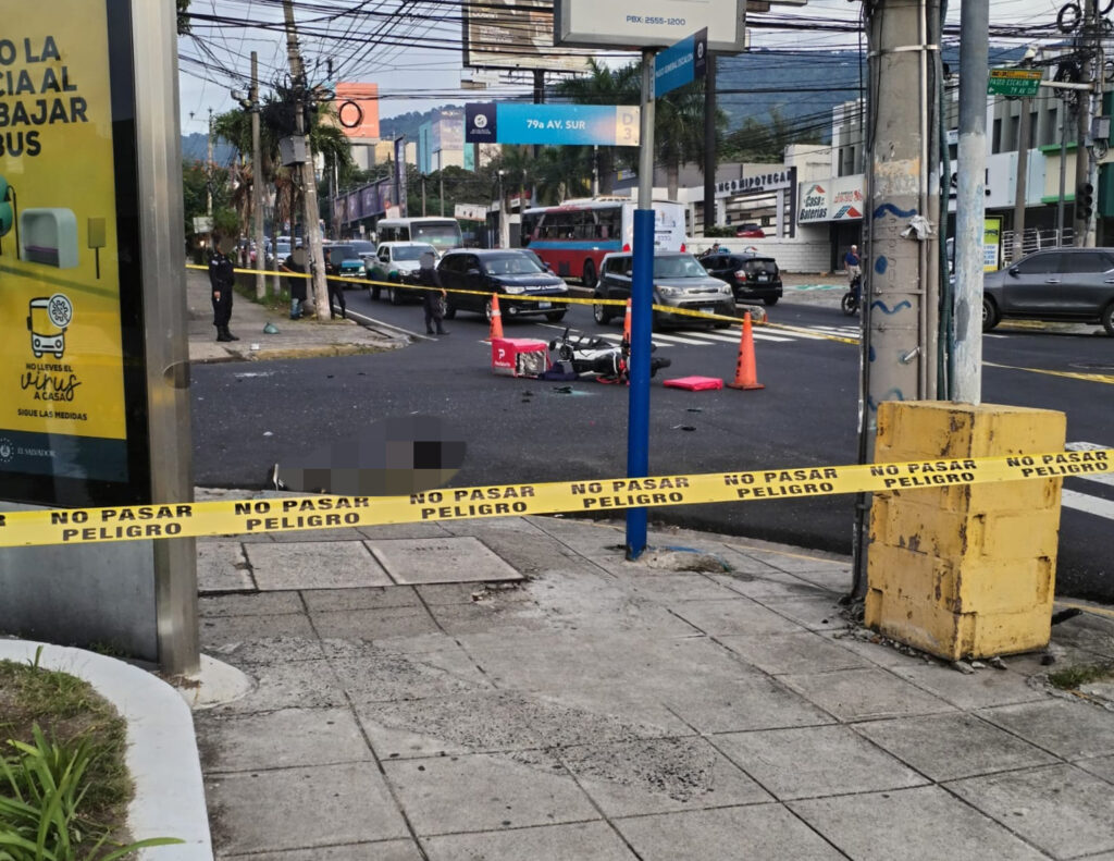Motociclista "delivery" muere en accidente de tránsito en San Salvador