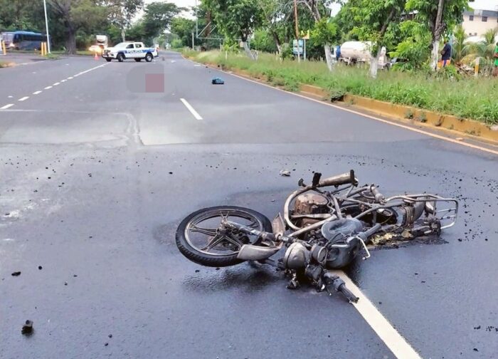 Fallece motociclista en accidente en Acajutla, Sonsonate. 25 septiembre 2023