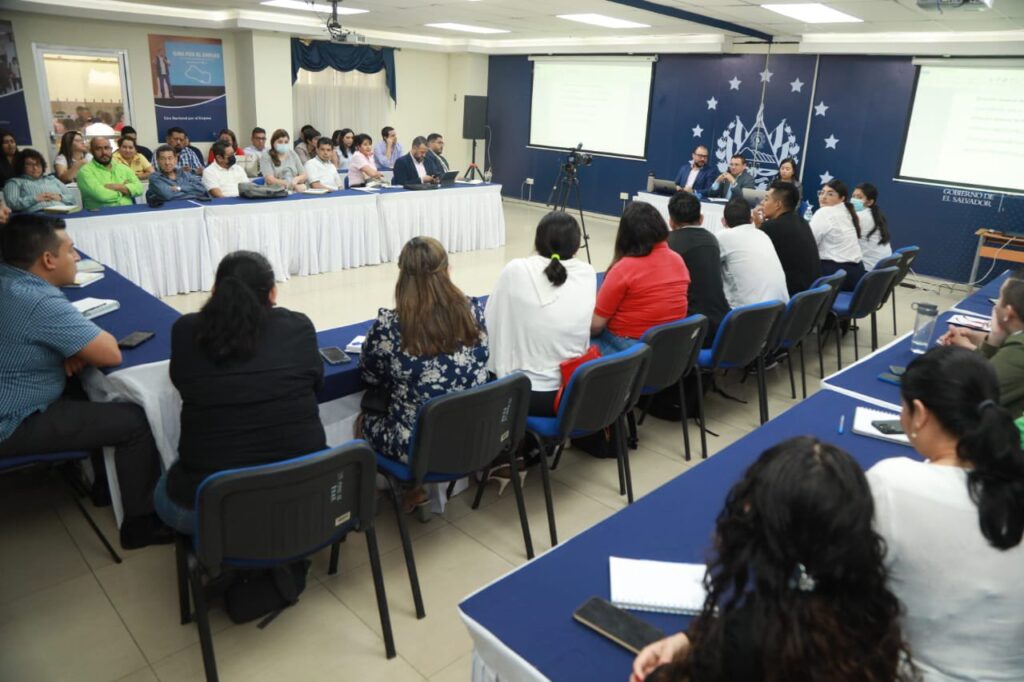 Ministro de Trabajo se reúne con empresas de "delivery" de El Salvador