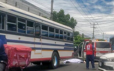 accidente santa ana centro. bus ruta 50 atropella a mujer